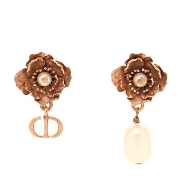 New in Box CHRISTIAN DIOR  Pearl Mise En Dior Logo Tribal Earrings $810 - Picture 1 of 10